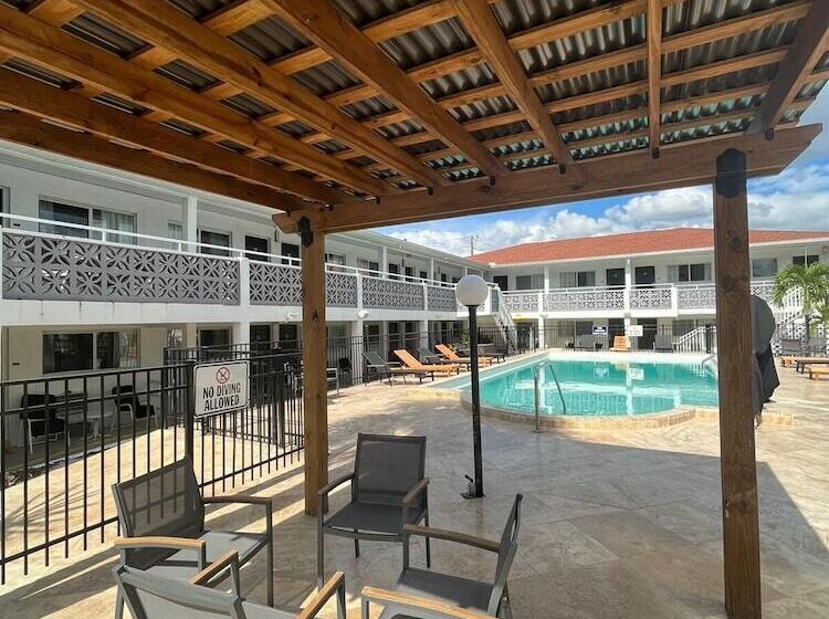 旅馆 Holiday Isles Resort