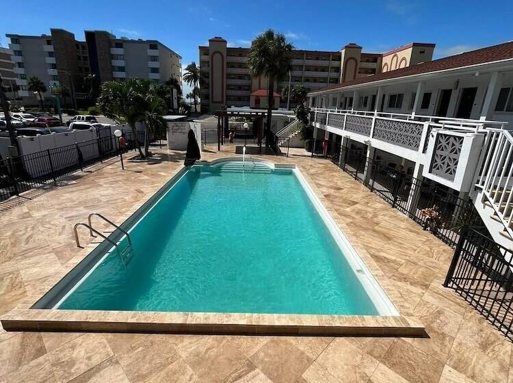 旅馆 Holiday Isles Resort