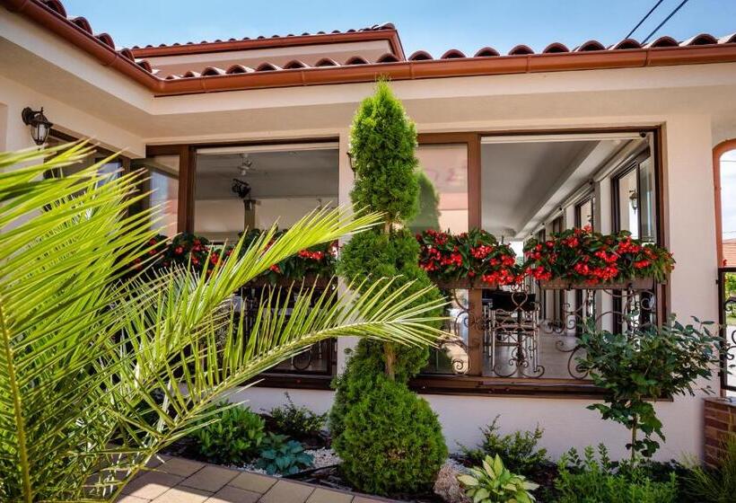 Corvin Pension And Restaurant