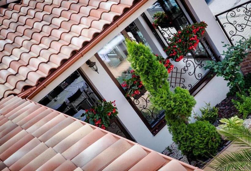 Corvin Pension And Restaurant