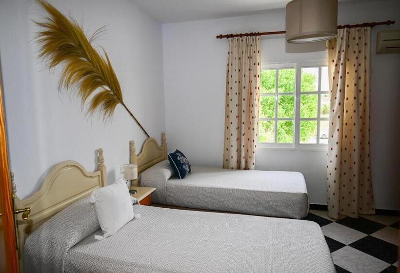 پانسیون Hostal Los Rosales