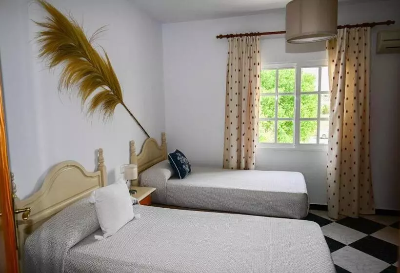 پانسیون Hostal Los Rosales
