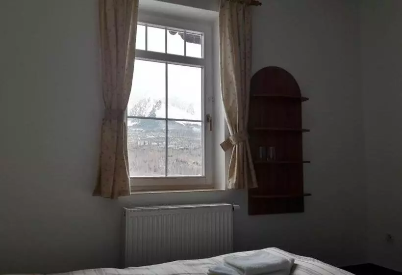 ペンション Penzión Chata Valaška