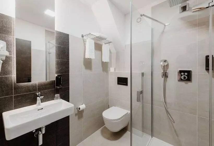 Majatalo Penzion Austis