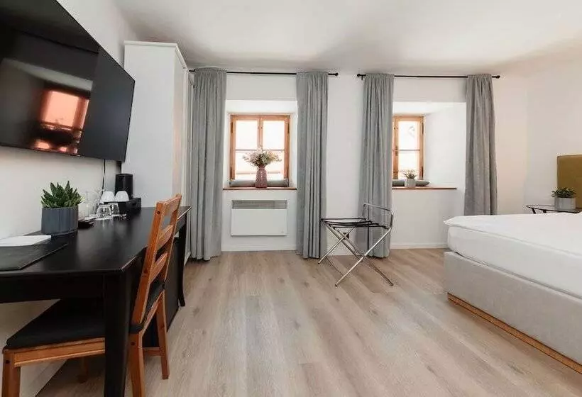 Majatalo Penzion Austis