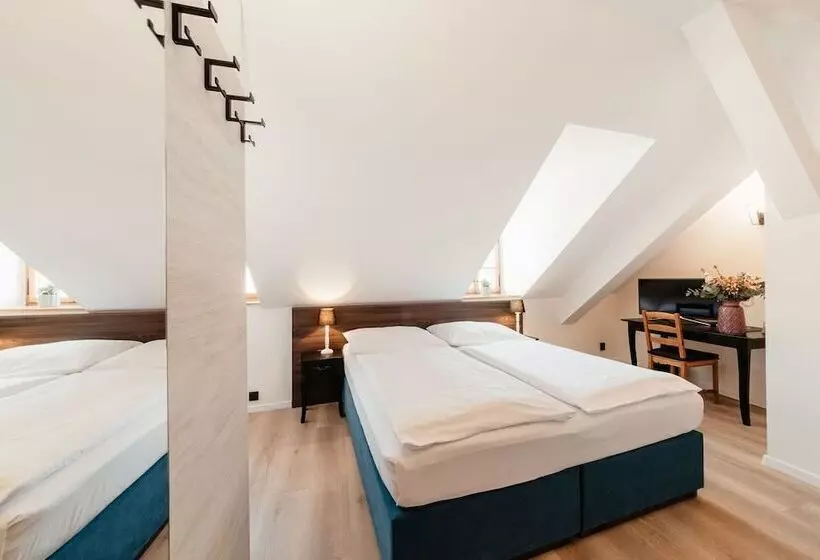 Majatalo Penzion Austis