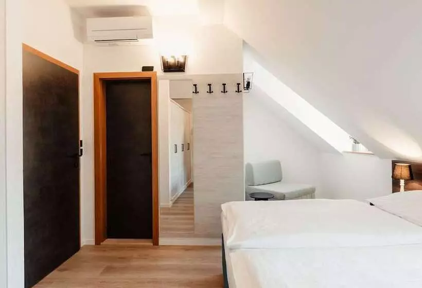 Majatalo Penzion Austis