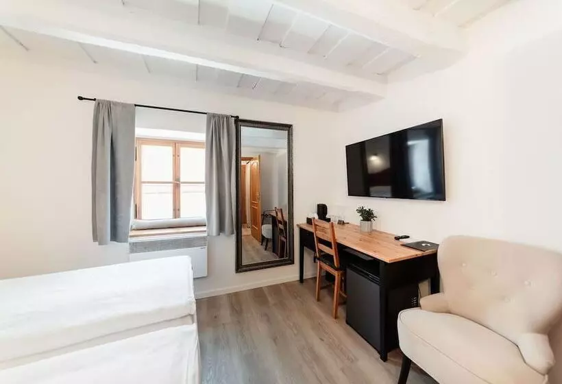 Majatalo Penzion Austis