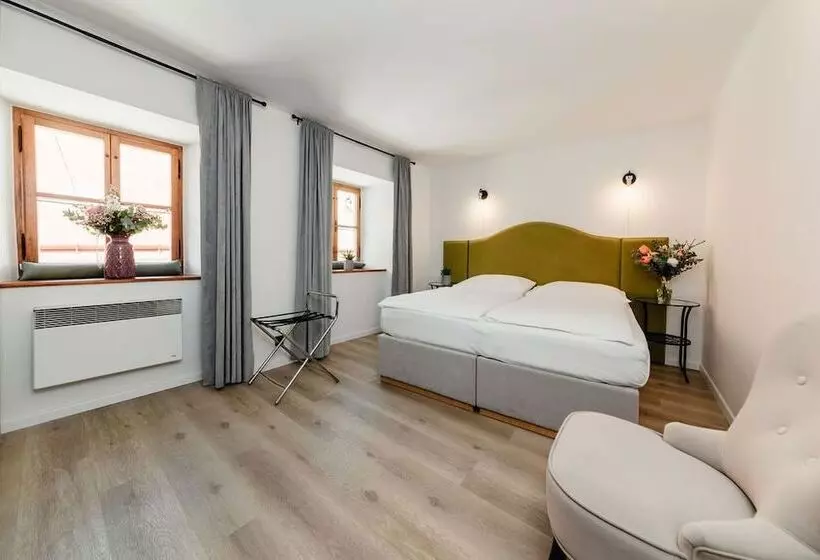 Majatalo Penzion Austis