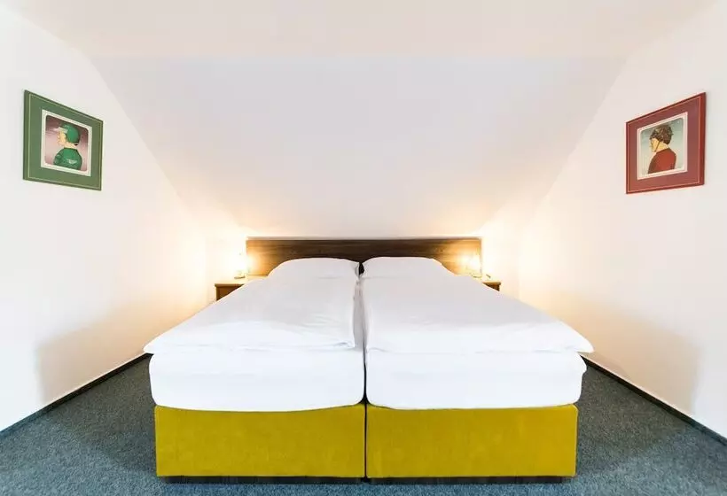 Majatalo Penzion Austis