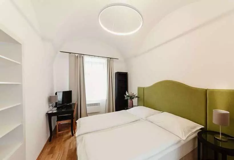 Majatalo Penzion Austis