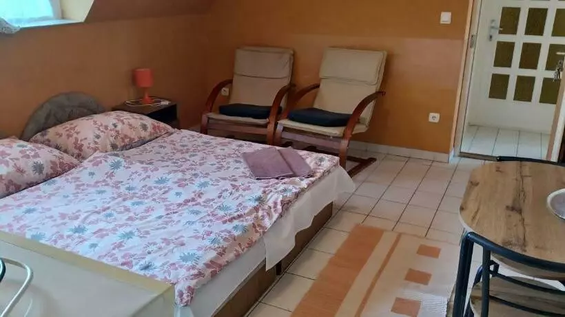 پانسیون Tarr Tímea Apartmanok