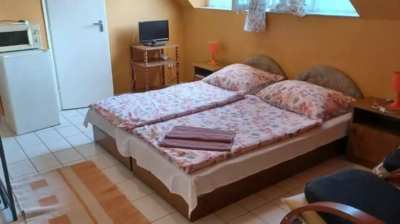 پانسیون Tarr Tímea Apartmanok