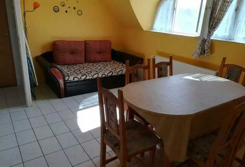 پانسیون Tarr Tímea Apartmanok