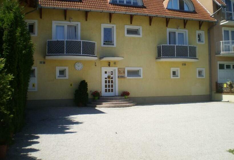 بنسيون Tarr Tímea Apartmanok