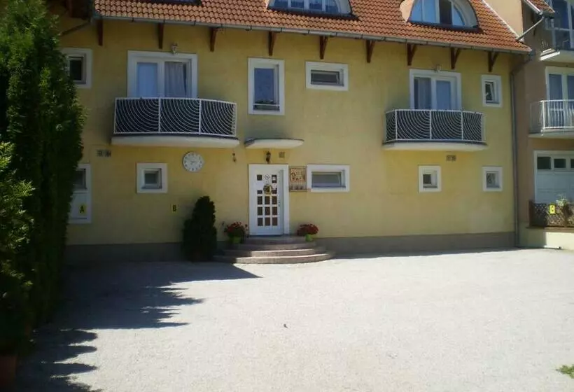 پانسیون Tarr Tímea Apartmanok