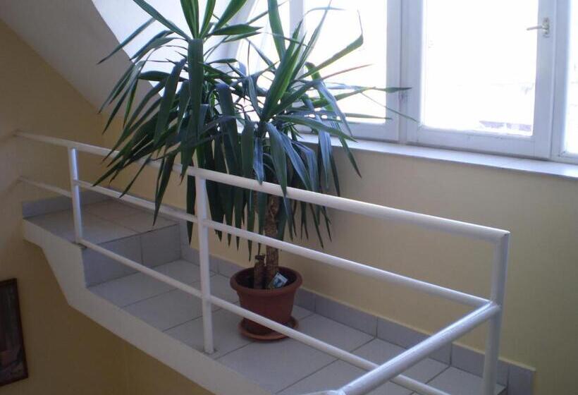 بنسيون Tarr Tímea Apartmanok