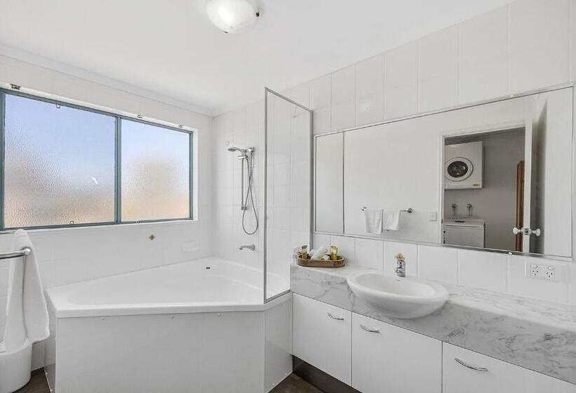 Sunshine Towers Boutique Apartments