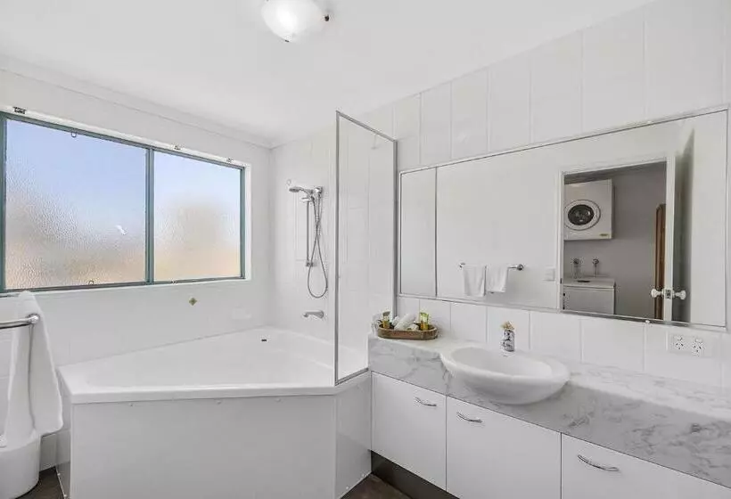 Sunshine Towers Boutique Apartments