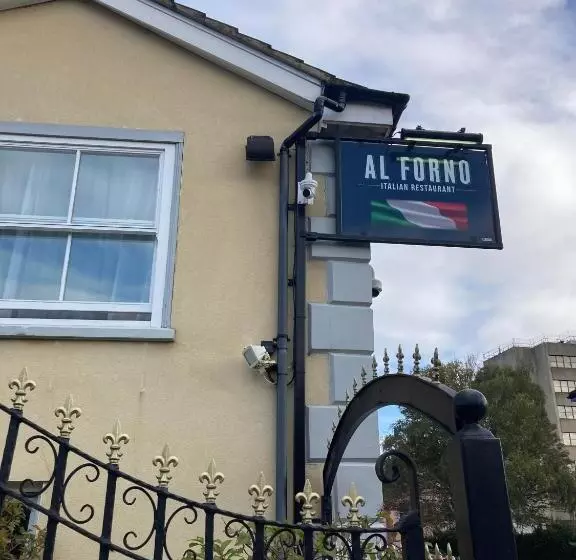 هاستل Al Forno Restaurant & Inn