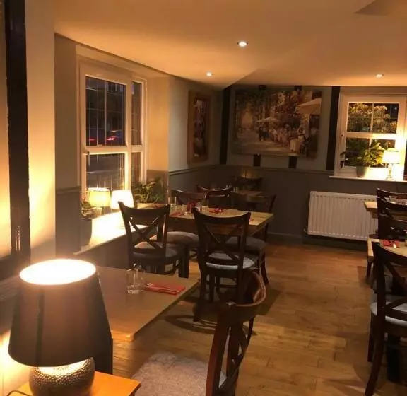 هاستل Al Forno Restaurant & Inn