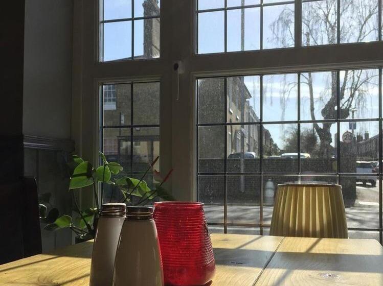 הוסטל Al Forno Restaurant & Inn