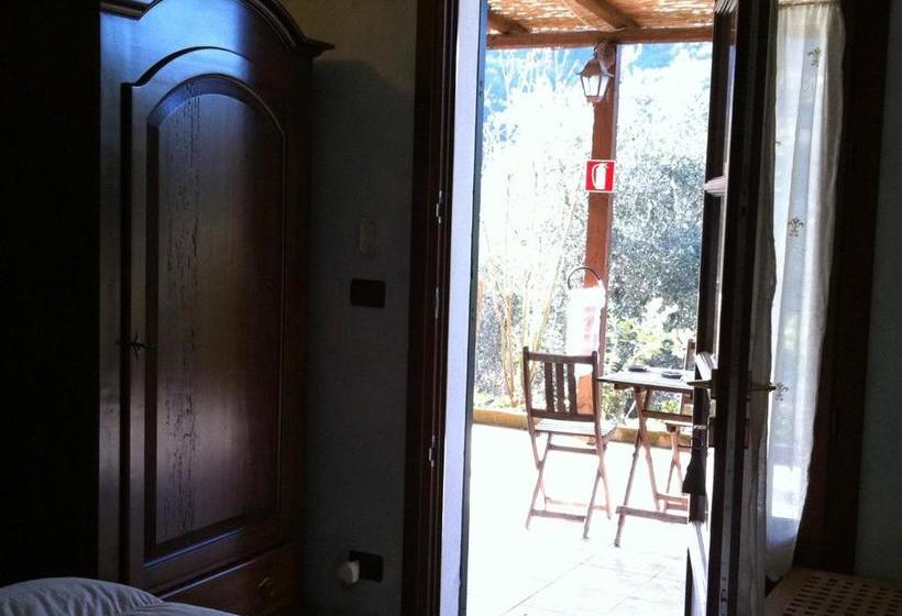 فندق Agriturismo La Rocca Di Perti