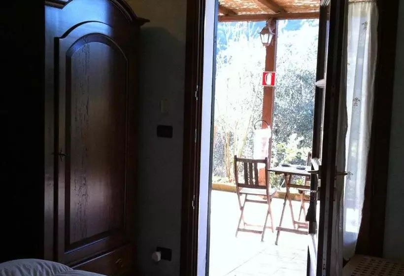 ホテル Agriturismo La Rocca Di Perti