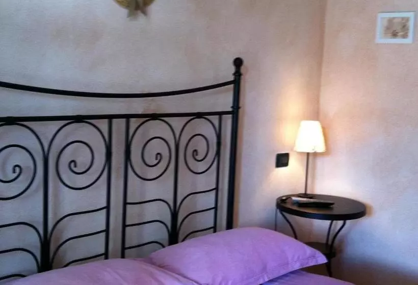 ホテル Agriturismo La Rocca Di Perti