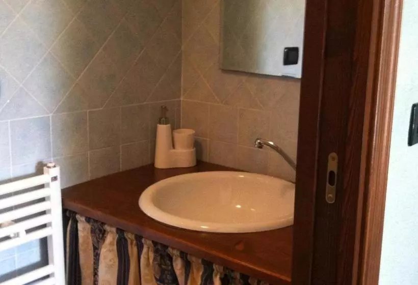 ホテル Agriturismo La Rocca Di Perti