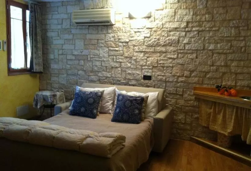 ホテル Agriturismo La Rocca Di Perti