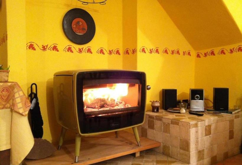 فندق Agriturismo La Rocca Di Perti