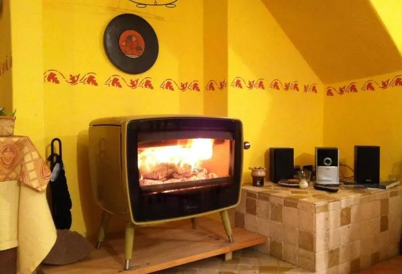 ホテル Agriturismo La Rocca Di Perti