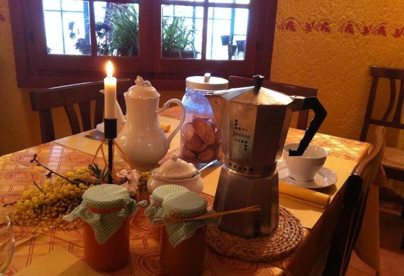 فندق Agriturismo La Rocca Di Perti