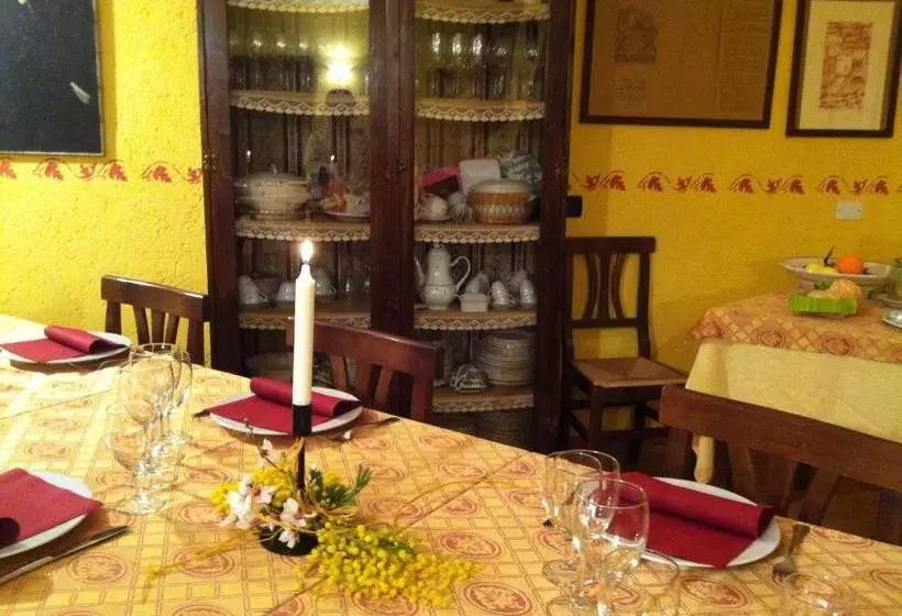 ホテル Agriturismo La Rocca Di Perti