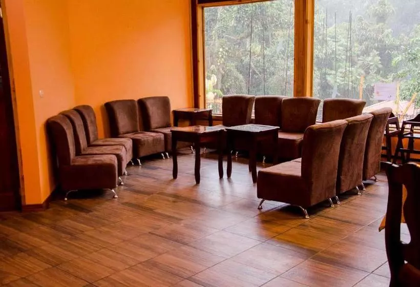 Hotelli Sueños Del Bosque Lodge