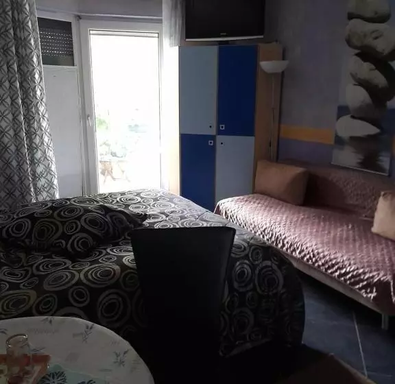 ペンション Fehér Hintó