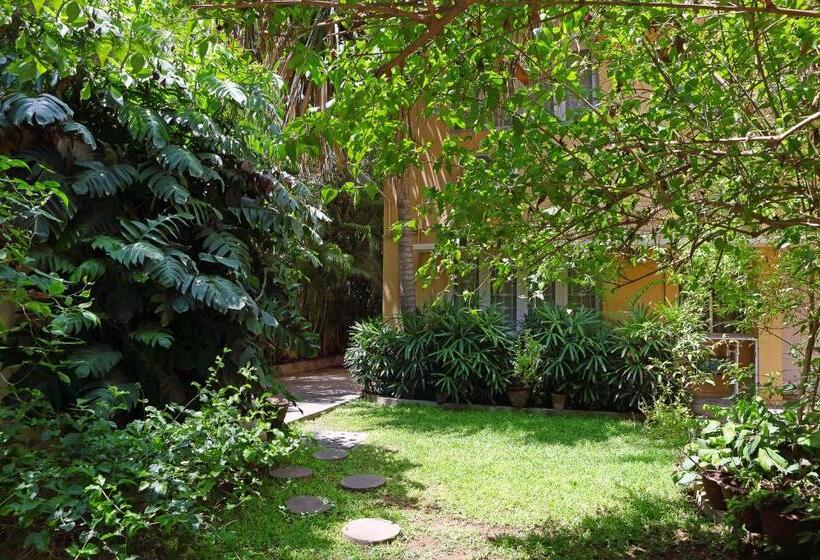 ペンション Hanu Reddy Residences Wallace Garden