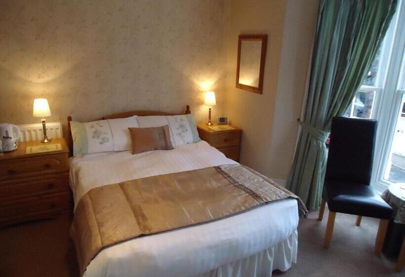 膳宿费 Leonards Field House