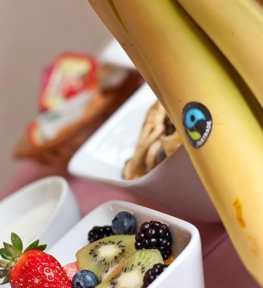 膳宿费 Leonards Field House