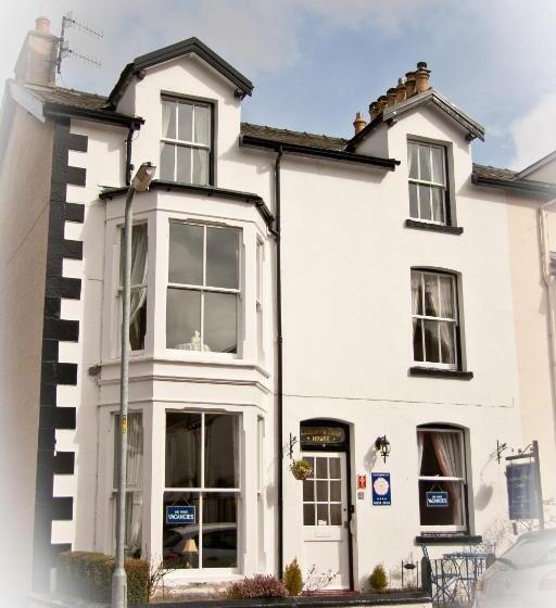 膳宿费 Leonards Field House