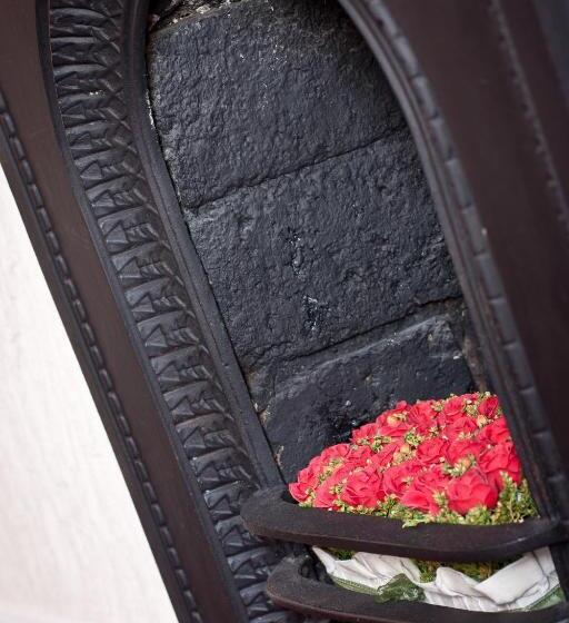 膳宿费 Leonards Field House