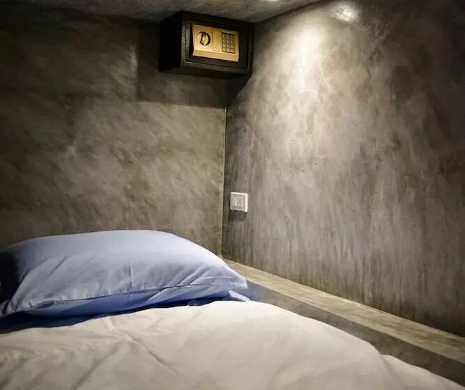 ペンション Nirvana Guesthouse & Hostel