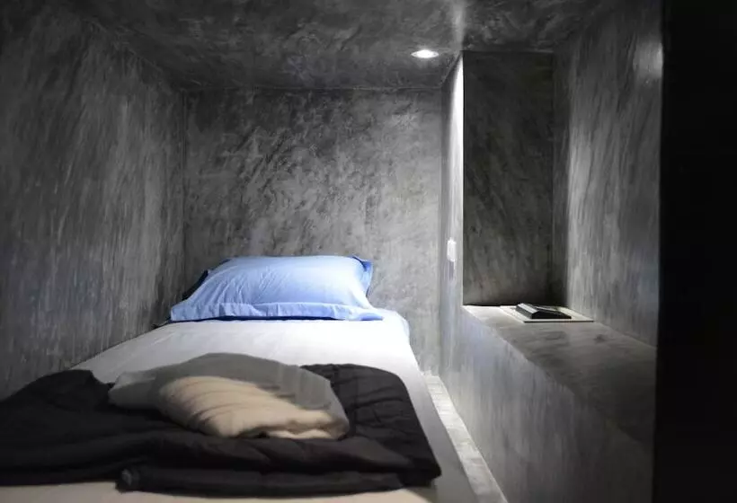 ペンション Nirvana Guesthouse & Hostel