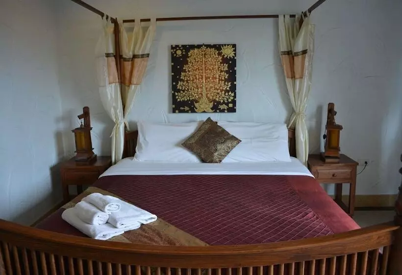 ペンション Nirvana Guesthouse & Hostel
