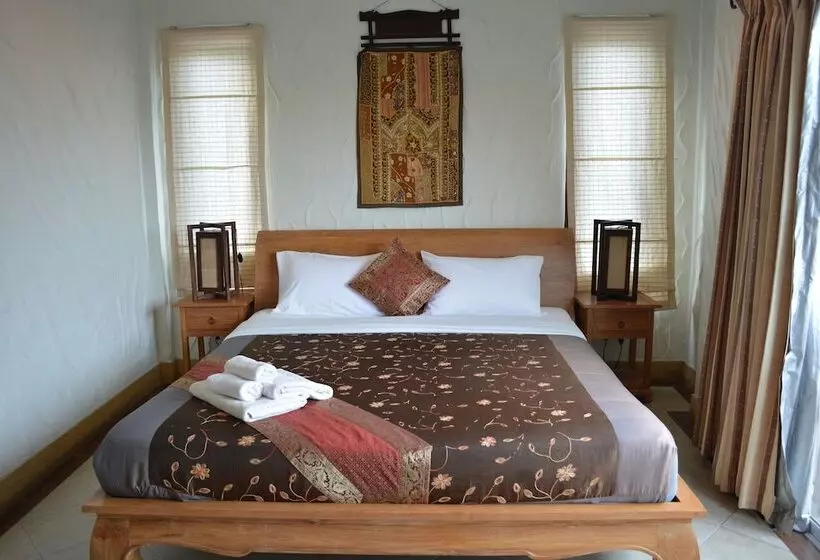 ペンション Nirvana Guesthouse & Hostel