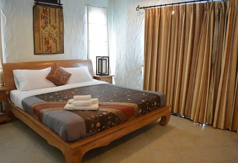 ペンション Nirvana Guesthouse & Hostel