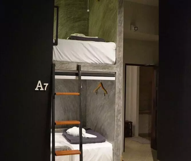 ペンション Nirvana Guesthouse & Hostel