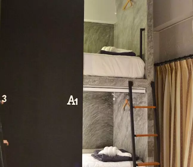 ペンション Nirvana Guesthouse & Hostel