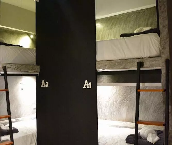 ペンション Nirvana Guesthouse & Hostel